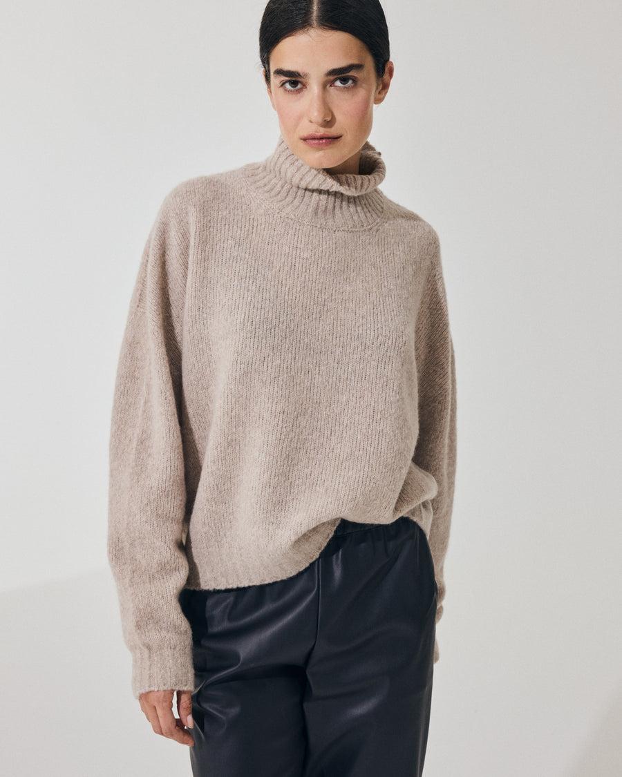 Scaglione TURTLE NECK OVER PUFFED CASHMERE BEIGE Offerte