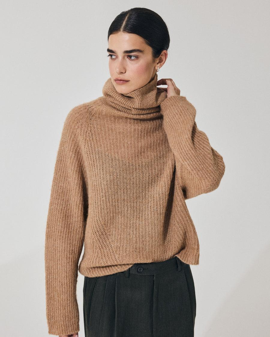 Scaglione TURTLE NECK RAGLAN GLITTER CARAMEL Convenienza
