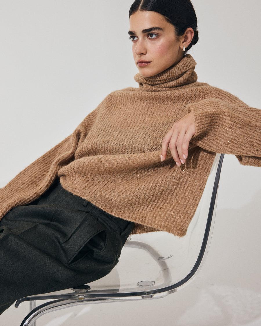 Scaglione TURTLE NECK RAGLAN GLITTER CARAMEL Convenienza