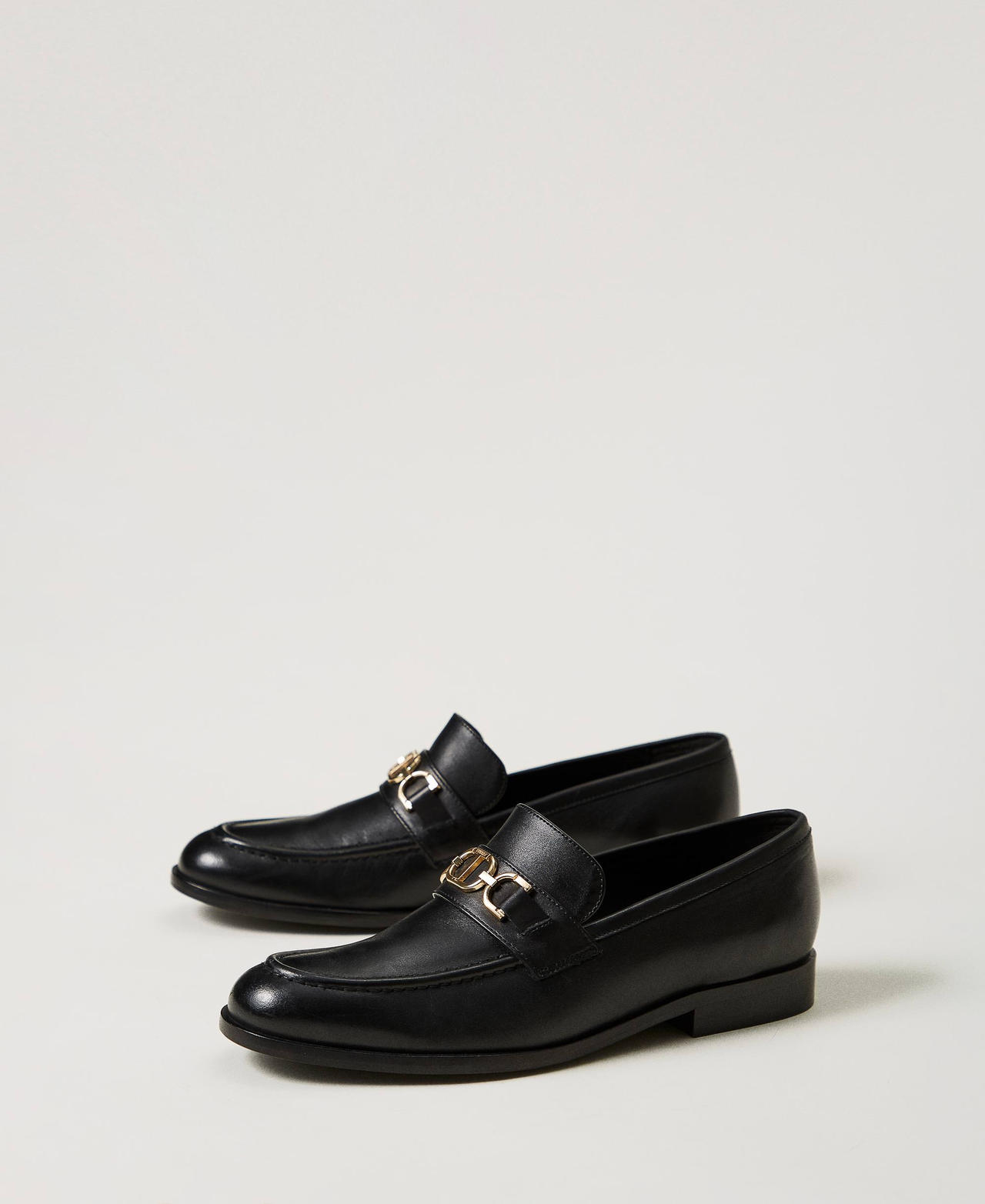 Scee by twin set Mocassini in pelle con morsetto Oval T In Linea