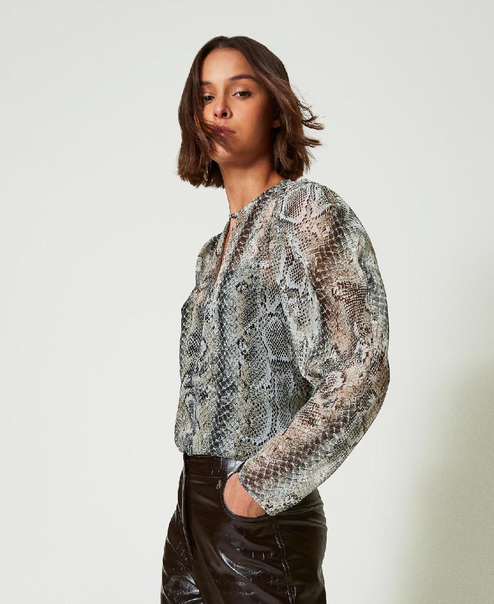 Scee by twin set Blusa in creponne con stampa snake Offerta Anniversario