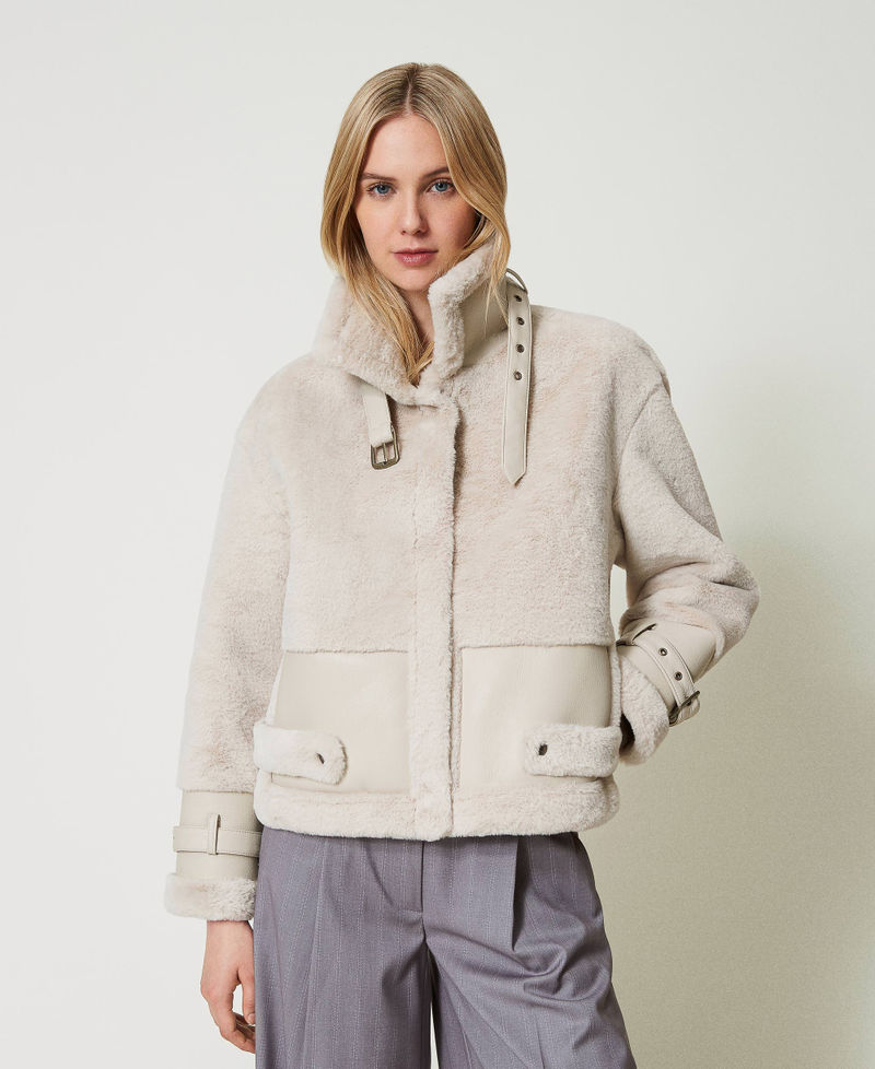 Scee by twin set Giacca in faux fur con cinturini Affare Del Giorno