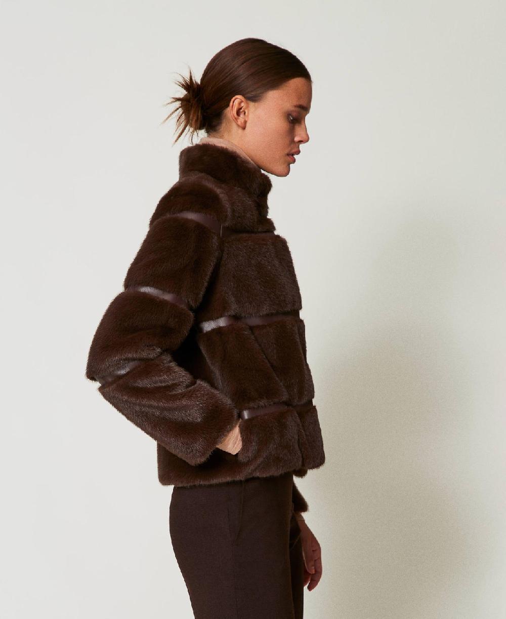 Scee by twin set Cappotto corto in faux fur con intarsi Esporta salva