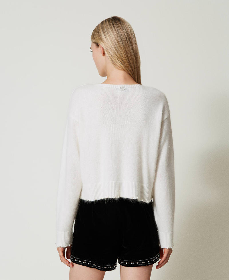 Scee by twin set Maglia cropped in misto angora con perle Sconto
