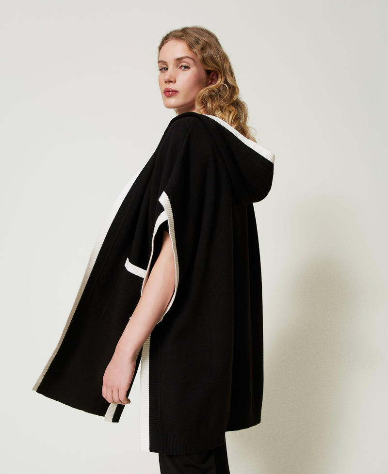 Scee by twin set Poncho in maglia con tasche Fornitura limitata