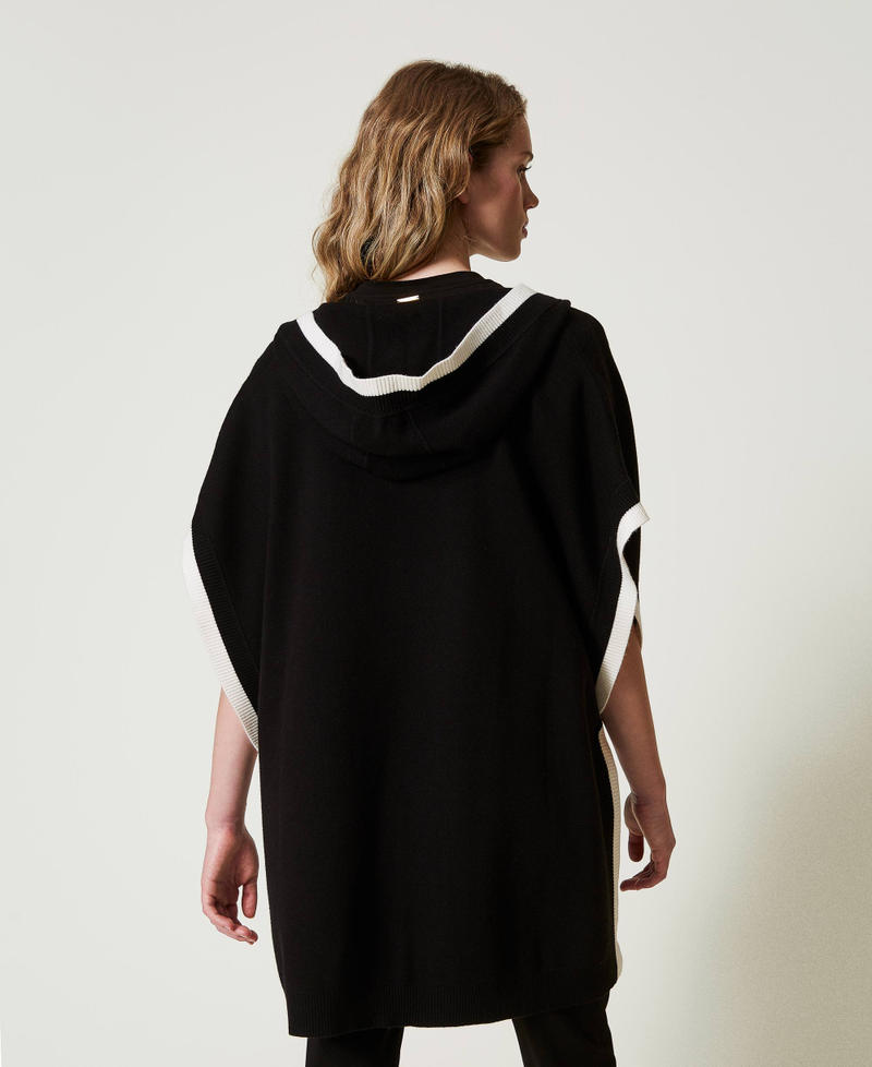 Scee by twin set Poncho in maglia con tasche Fornitura limitata