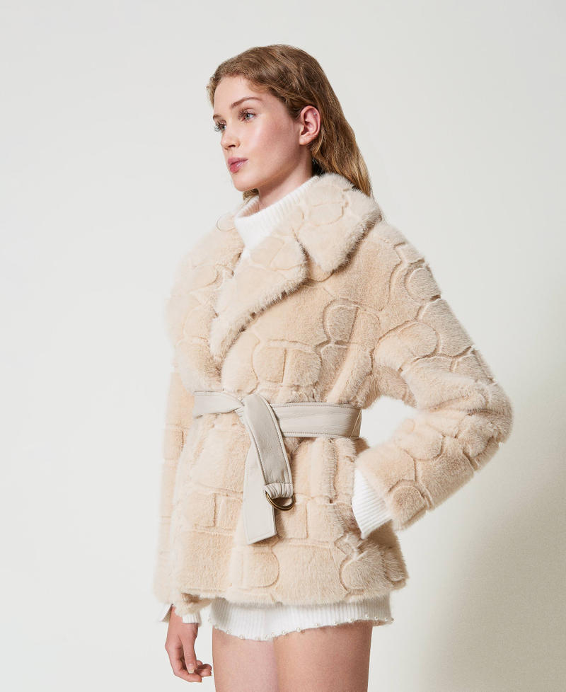 Scee by twin set Cappotto corto in faux fur con Oval T Offerta settimanale