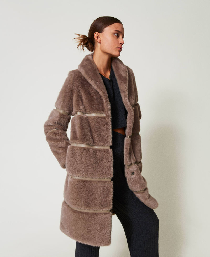 Scee by twin set Cappotto in faux fur con intarsi Comprare a buon mercato