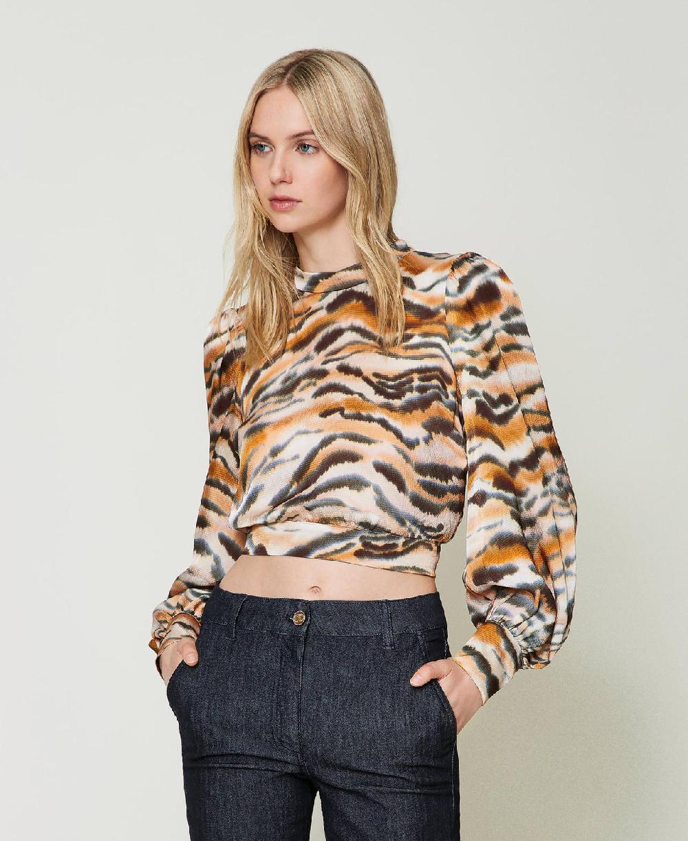 Scee by twin set Blusa cropped in raso animalier 50% di sconto con spedizione gratuita
