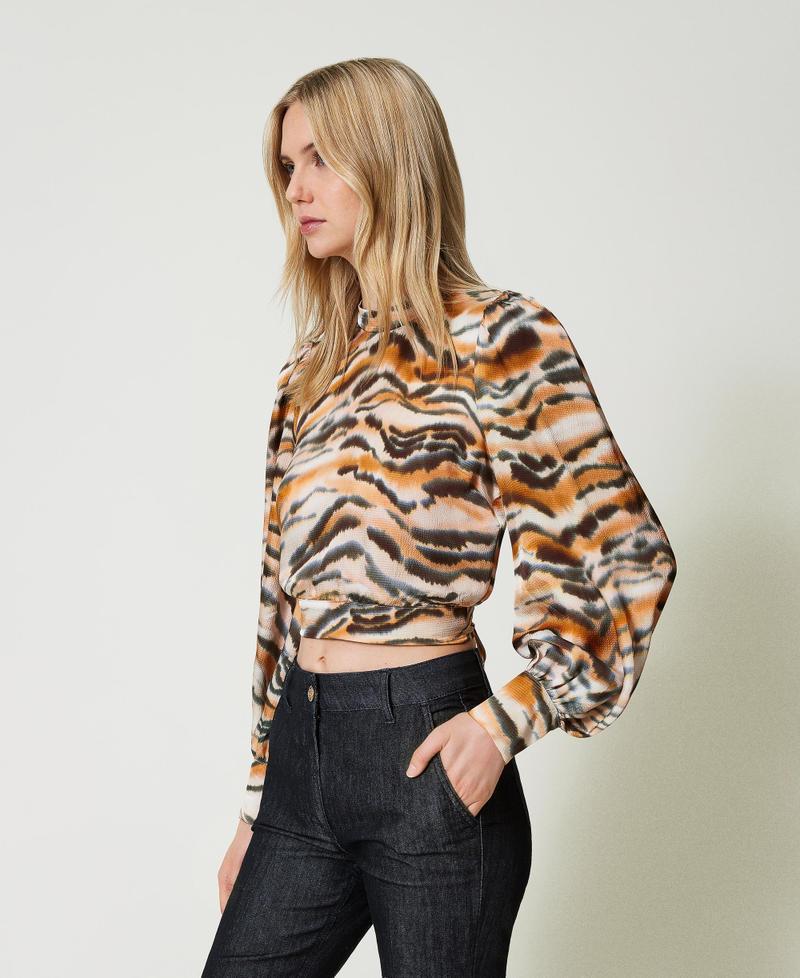 Scee by twin set Blusa cropped in raso animalier 50% di sconto con spedizione gratuita