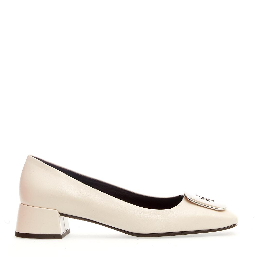 Sorelle Perego Pump pelle panna fibbia logo argento tacco 40
