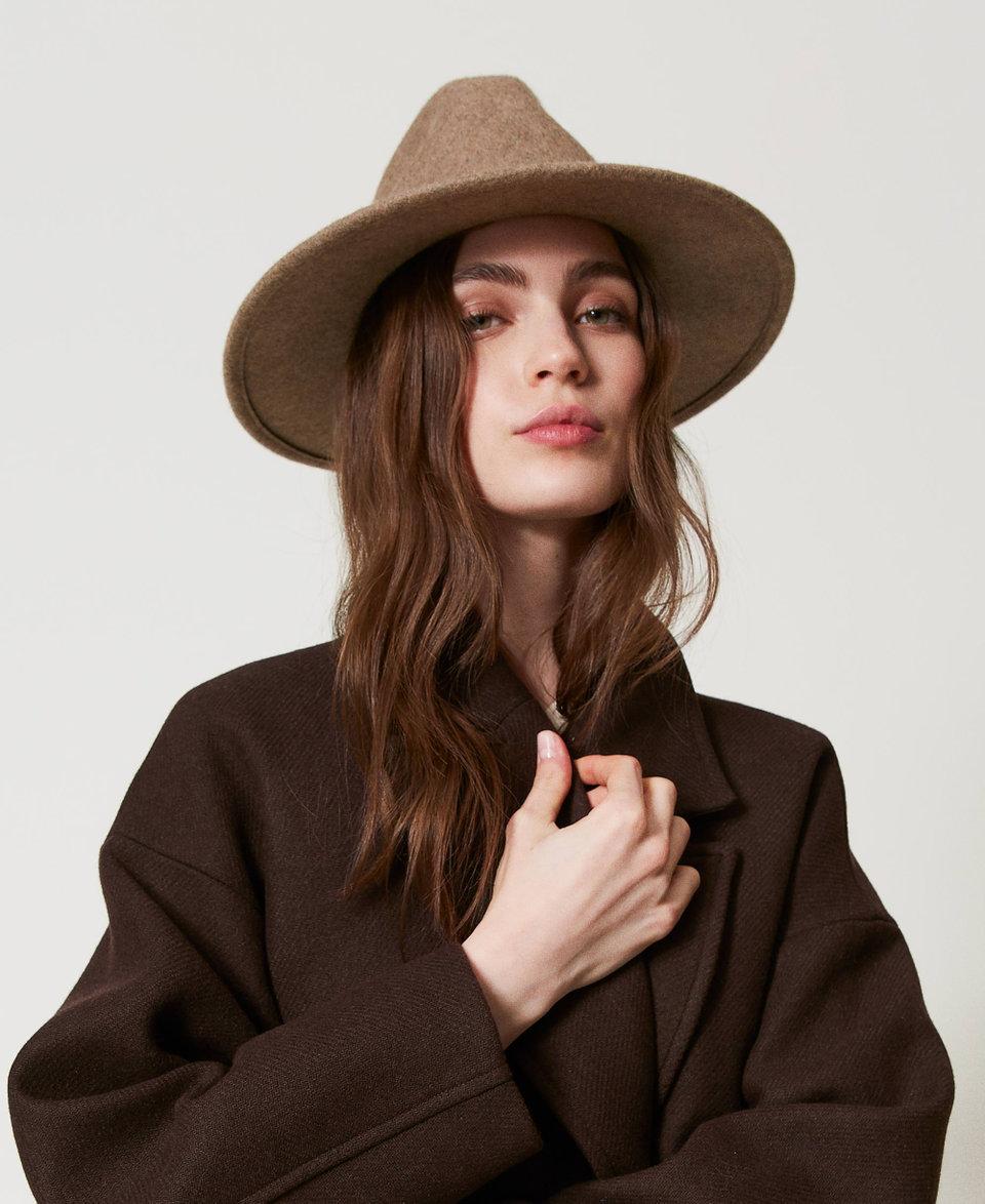 Twin Set Cappello in panno con Oval T Spedizione Gratuita