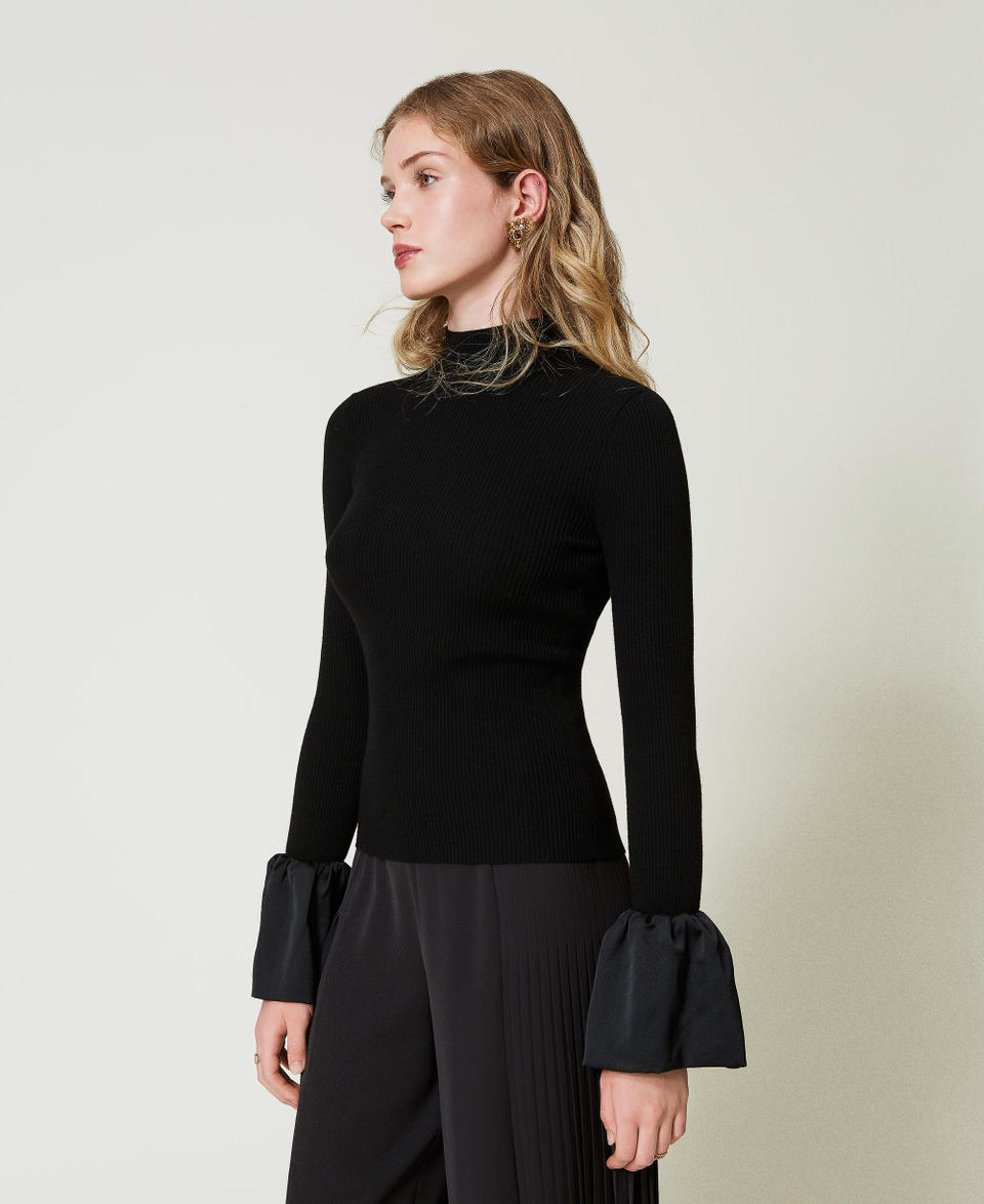 Twin Set Maglia fitted con volant in satin Ultimo giorno