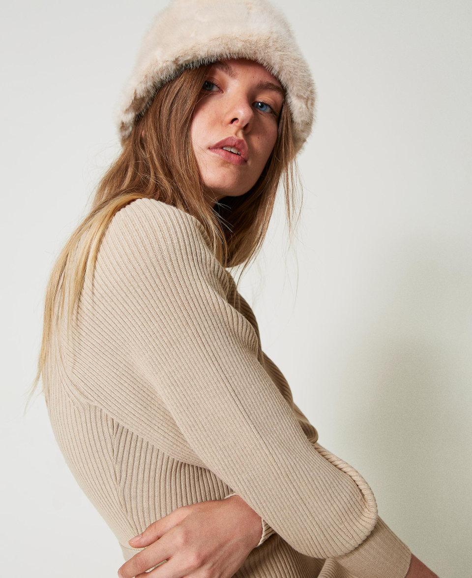 Twin Set Cappello bucket in faux fur con logo Sostegno trimestrale