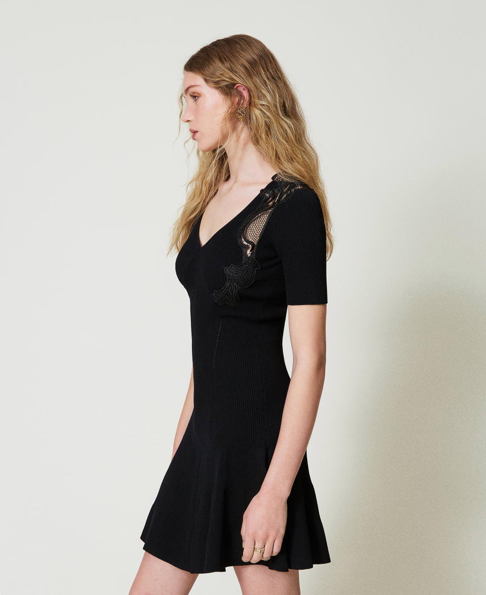 Twin Set Abito corto in maglia con pizzo Fornitura limitata