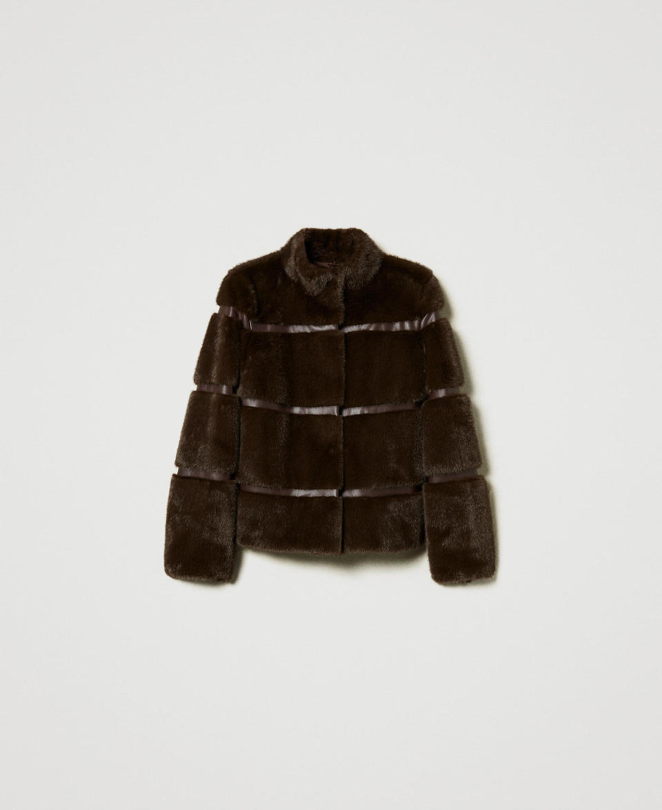 Twin Set Cappotto corto in faux fur con intarsi Comprane uno, ottenene uno gratis