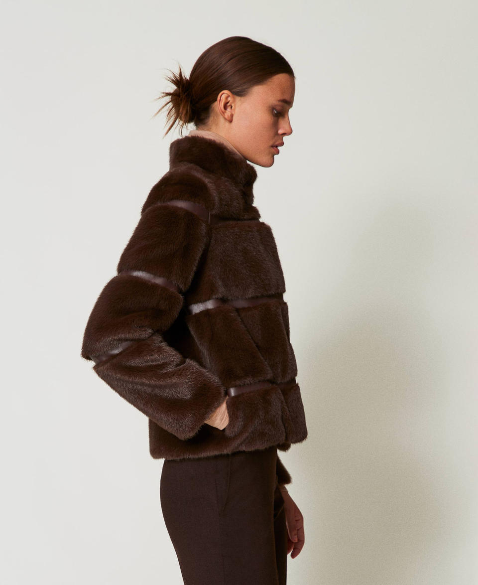 Twin Set Cappotto corto in faux fur con intarsi Comprane uno, ottenene uno gratis