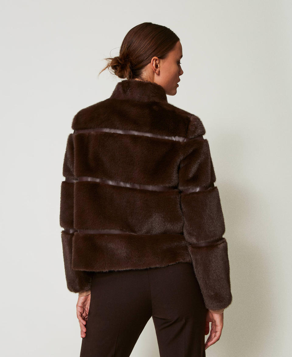 Twin Set Cappotto corto in faux fur con intarsi Comprane uno, ottenene uno gratis