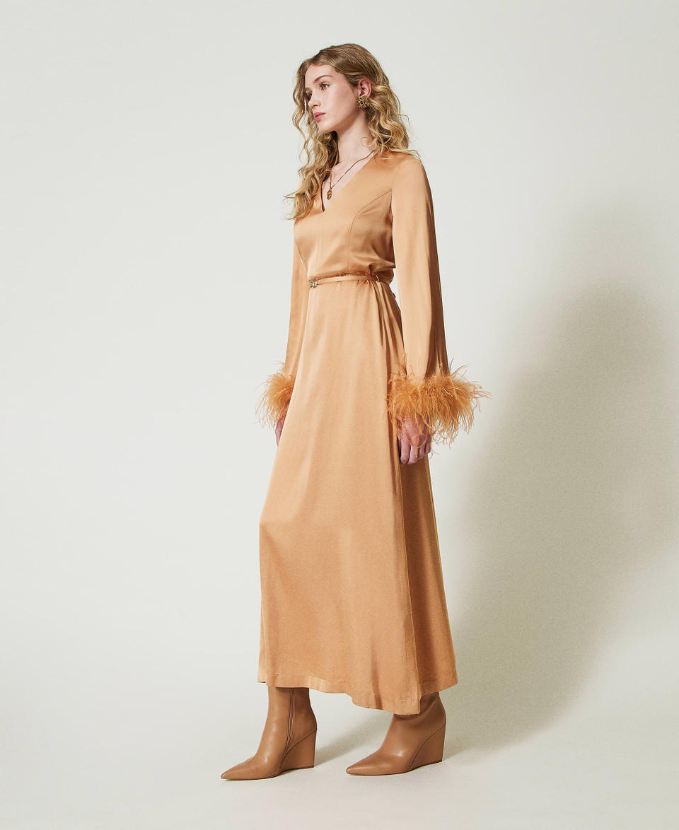 Twin Set Abito lungo in raso con piume Fino al 50% di sconto