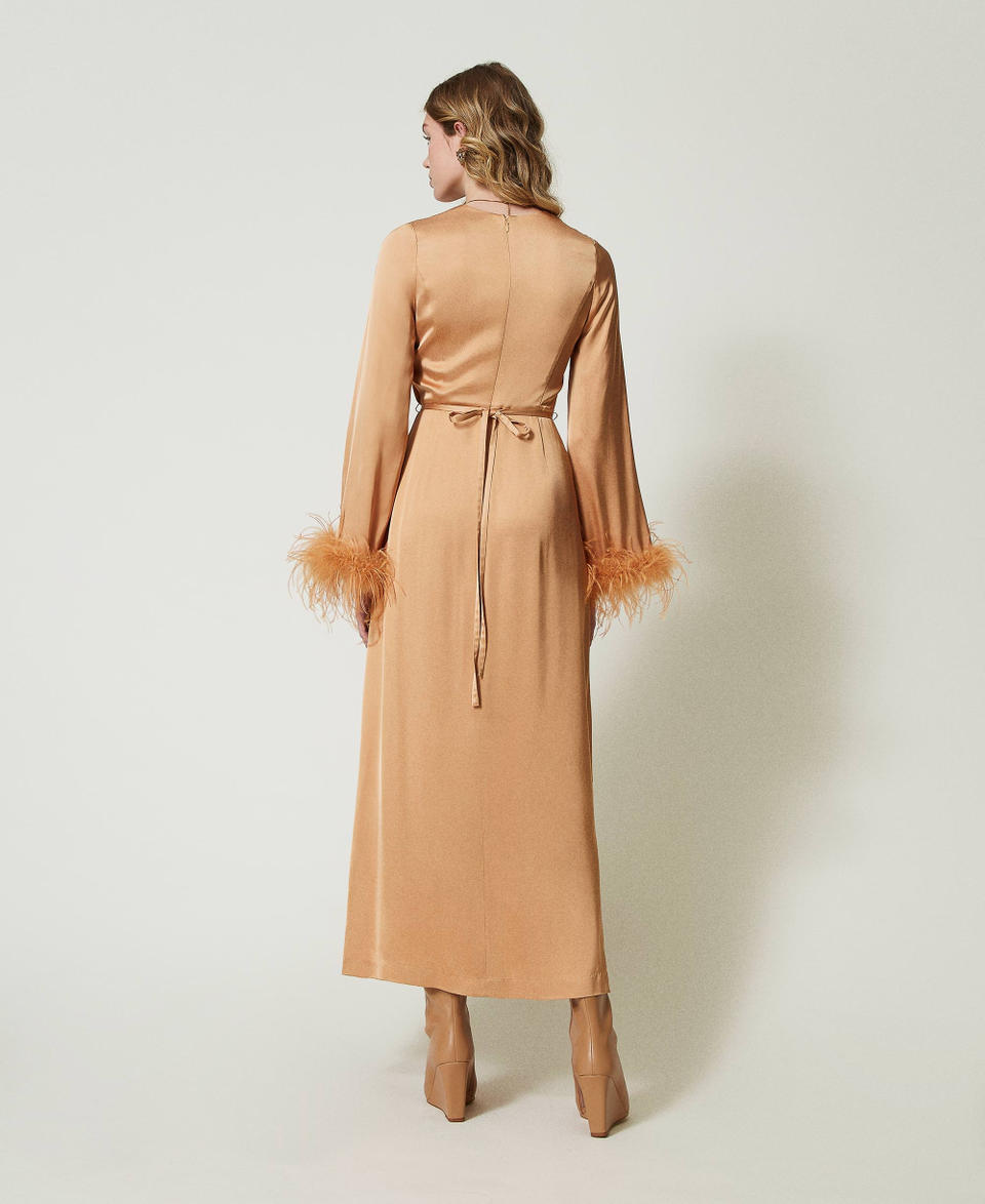Twin Set Abito lungo in raso con piume Fino al 50% di sconto