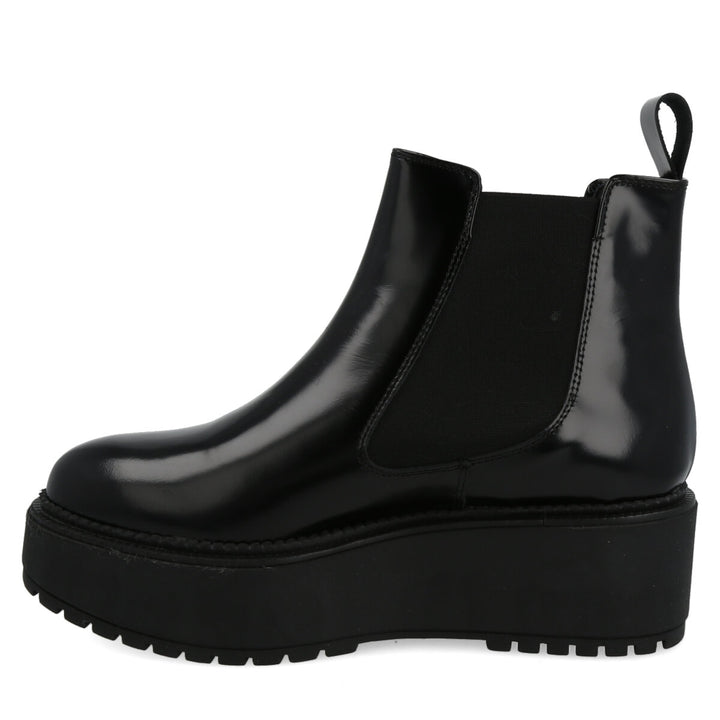 Uma Parker Glossy Beatles Wedge 2025
