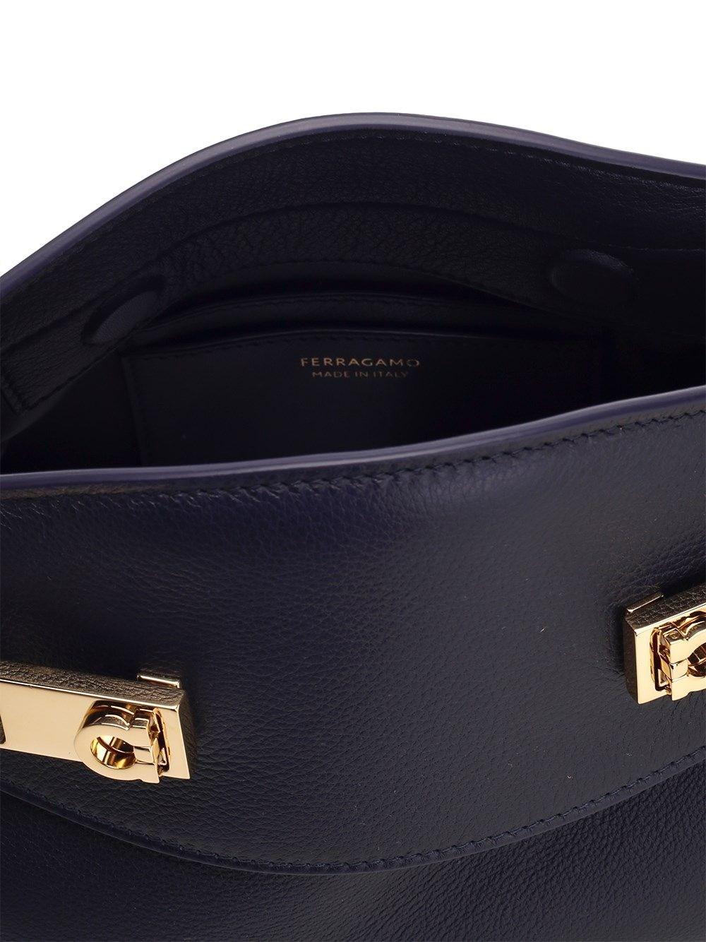 Al Duca D'Aosta Ferragamo Borsa a tracolla "Hug" small Negozio